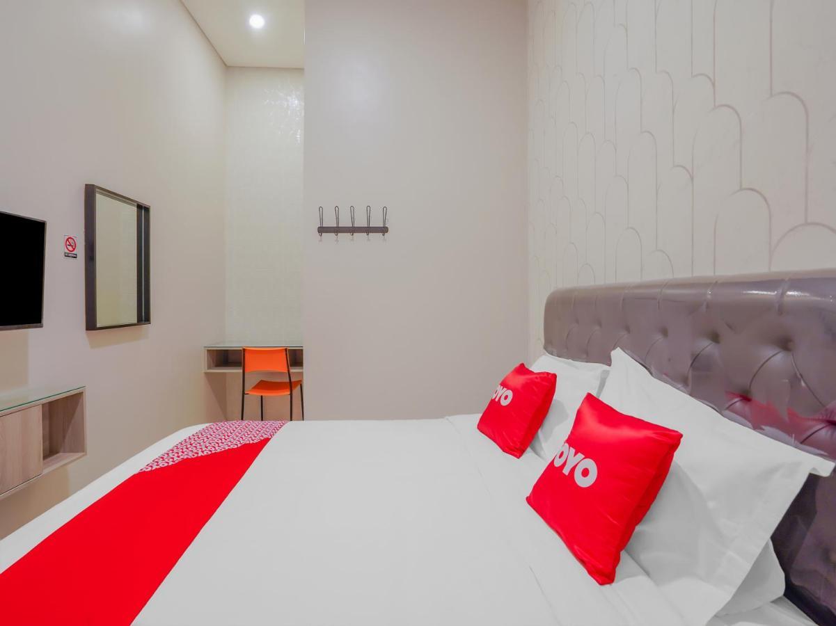 Oyo 90336 올리브 게스트 하우스 수라바야 외부 사진