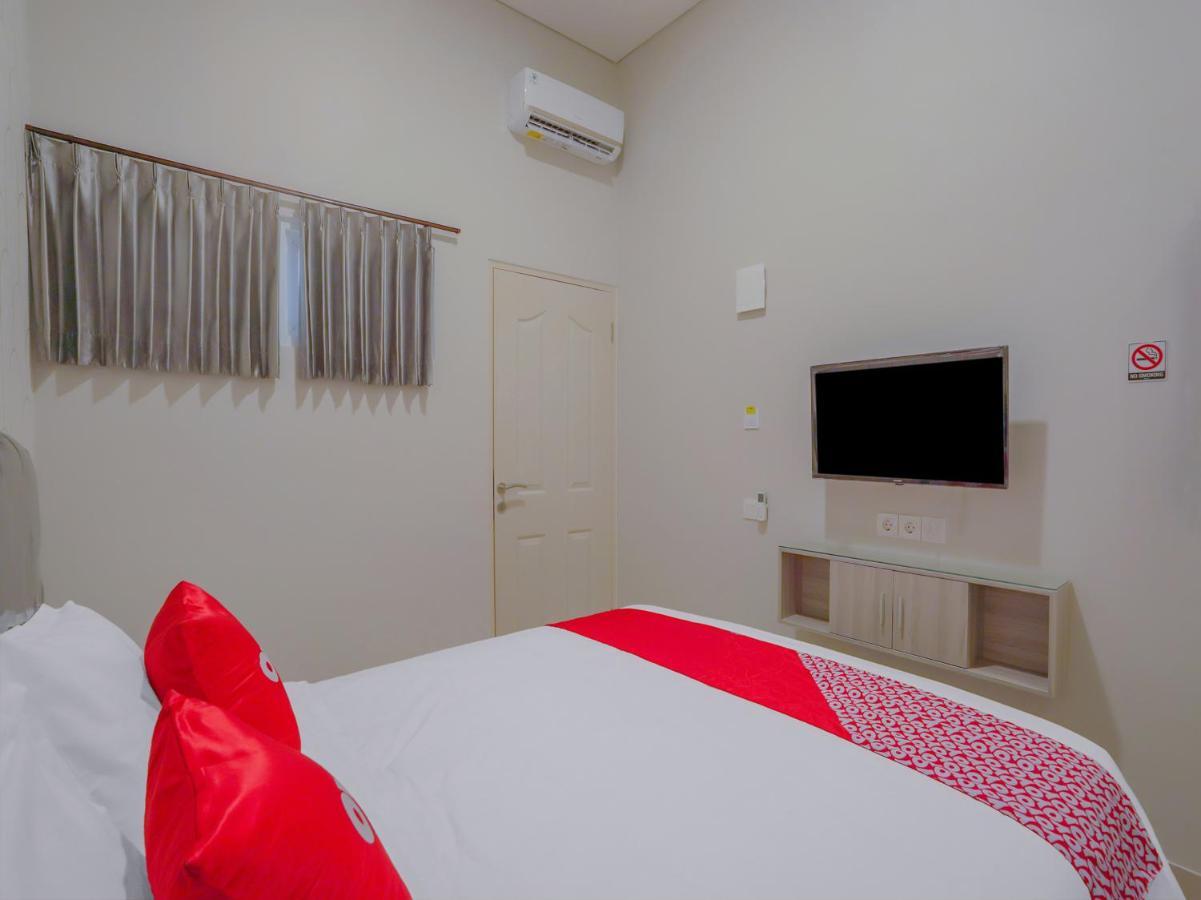 Oyo 90336 올리브 게스트 하우스 수라바야 외부 사진